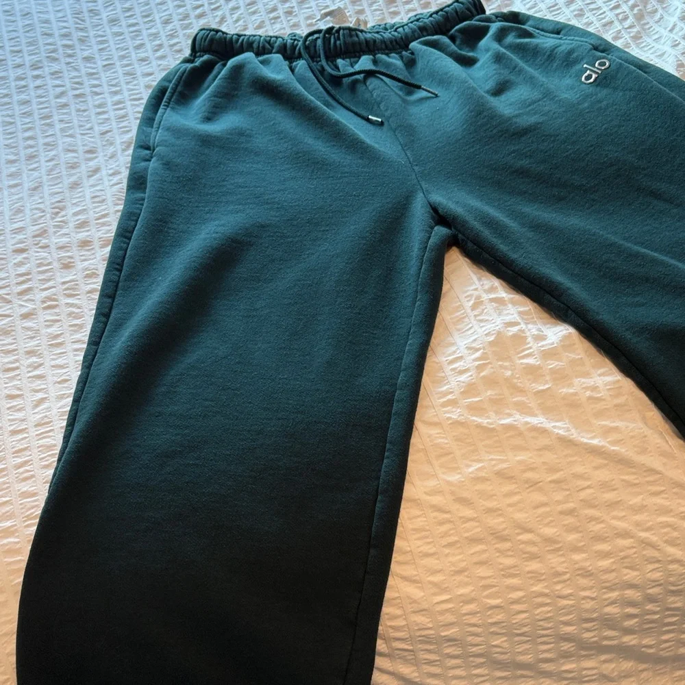 ALO SWEATSET Dark Green Crewneck Sweatshirt and Sweatpants Set